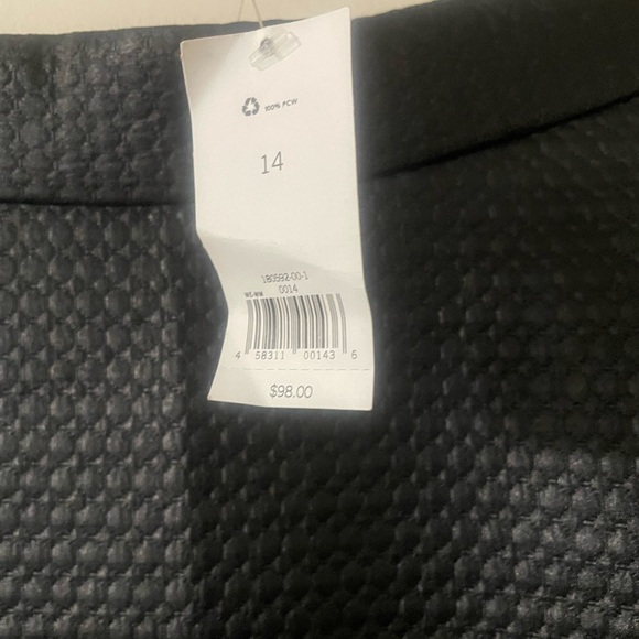 Elegant Black A-Line (Size 14) Fabric Enhanced A-Line Flared Skirt - Picture 4 of 11